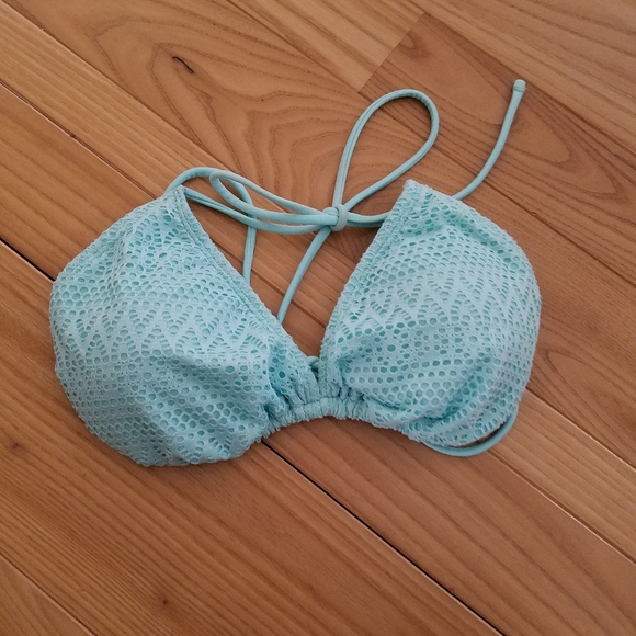 Must Bundle! Mint Green Crocheted Bikini Top - Picture 1 of 2
